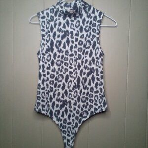 Willow Root Bodysuit Shirt S Sleeveless Ribbed Animal Print Cream Gray